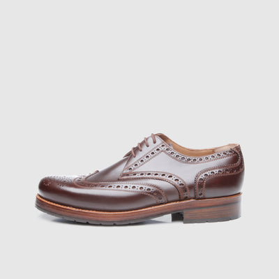 Chaussures pour hommes style brogues avec décoration perforée